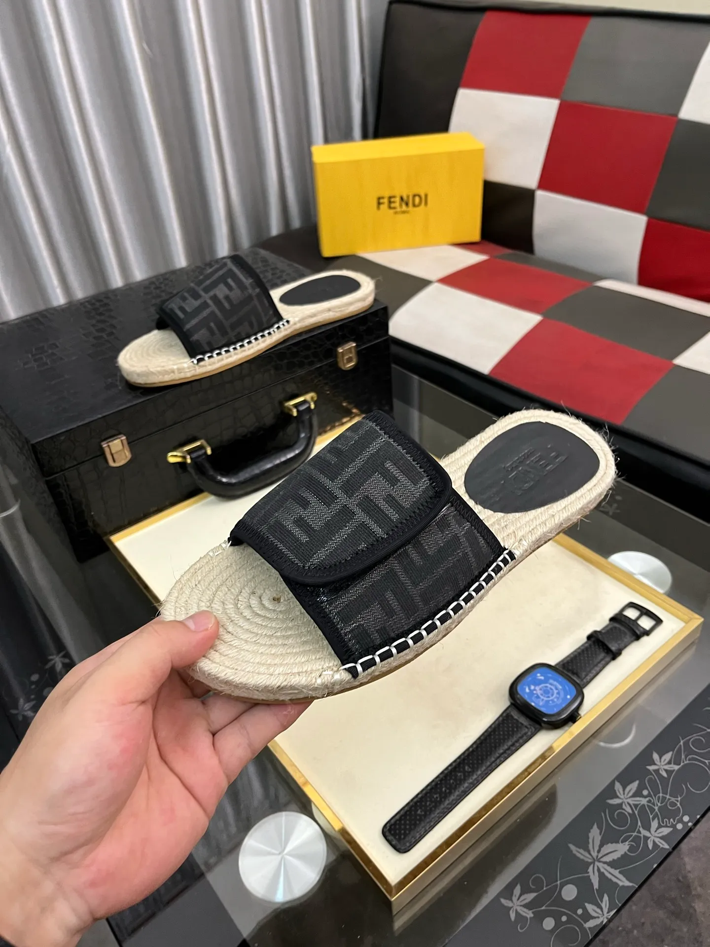 Men's shoes💰320⌚️⌚️[FENDI~Fendi slippers] High-end men's shoes brand official website 1:1 latest masterpiece: original mold customization, fabrics made of imported original materials, upgraded outsole, lighter, top quality in the market, simple and tasteful, a must-have for fashionistas, fashion is at your feet, full of confidence, the same style at the counter👍The season of summer slippers is here. Yardage: 38-44. Can be customized45.46.47